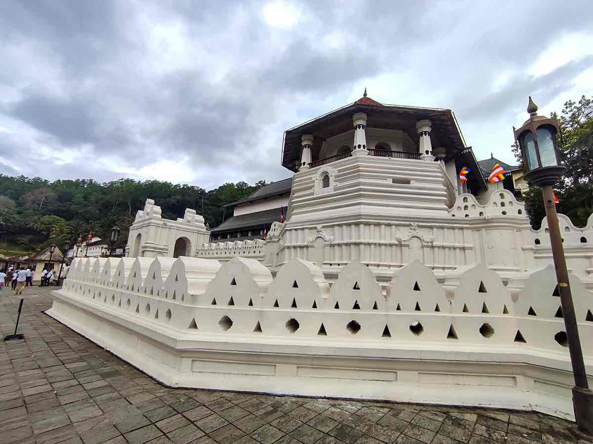Paththirippuwa octagonal tower at Temple of the Tooth