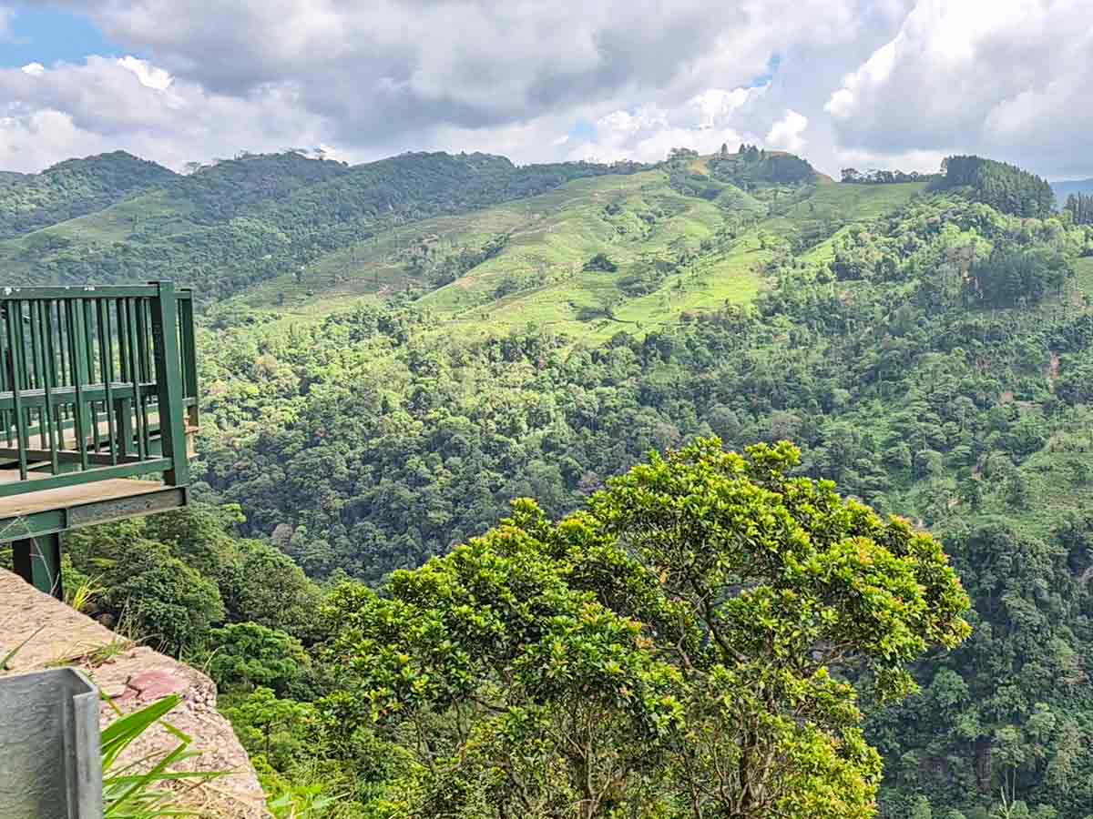 Misty valley view at Palampitiya viewpoint