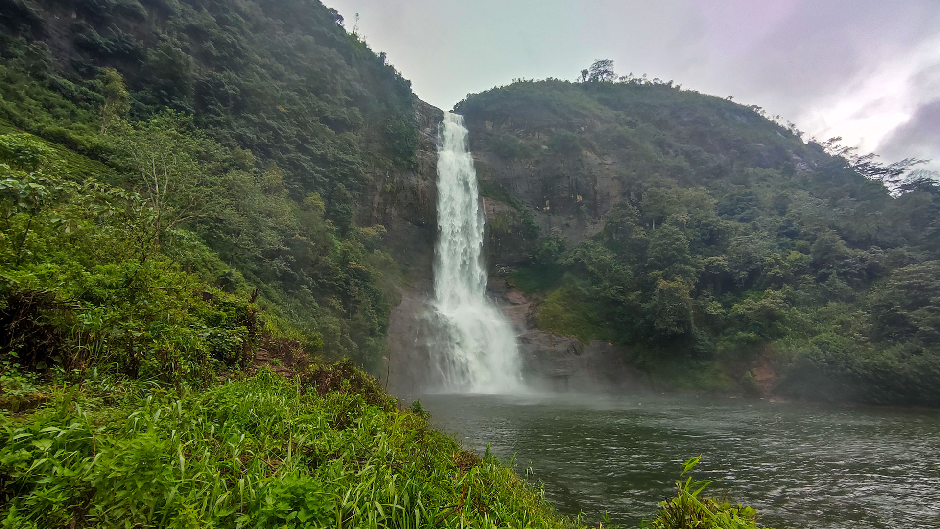 Gartmore Falls cascading into Maskeliya Reservoir near Adam’s Peak